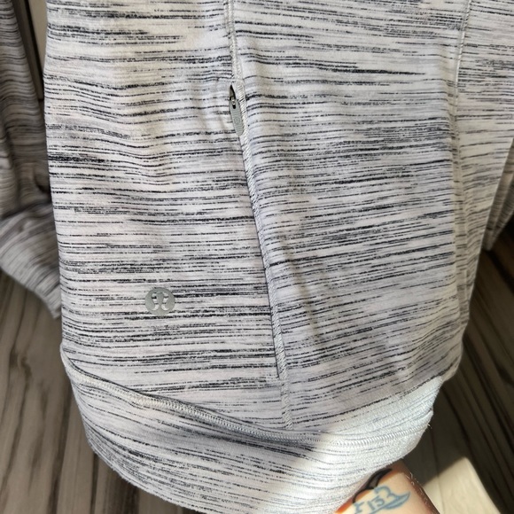 Lululemon pullover - Picture 3 of 3